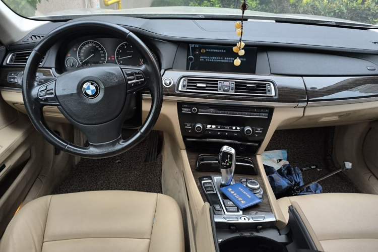 Used BMW 7 Series 2009 740Li Leading Model Center Console