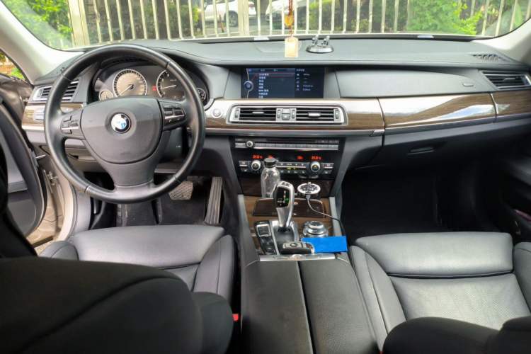 Used BMW 7 Series 2009 730Li Luxury Model Center Console