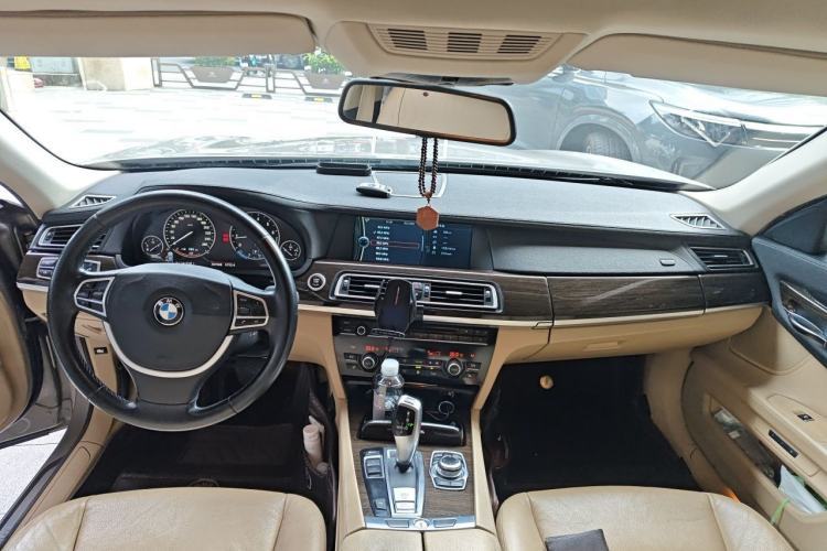 Used BMW 7 Series 2009 740Li Leading Model Center Console