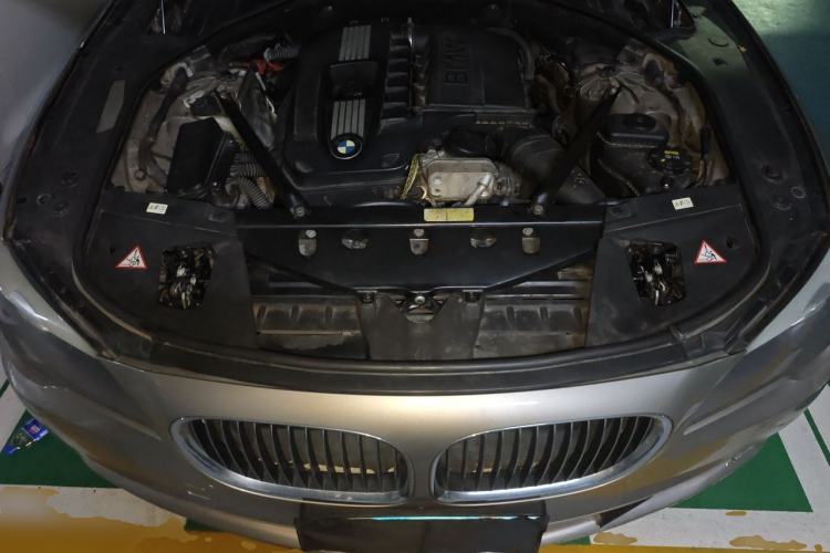 Used BMW 7 Series 2009 740Li Leading Model Engine Bay
