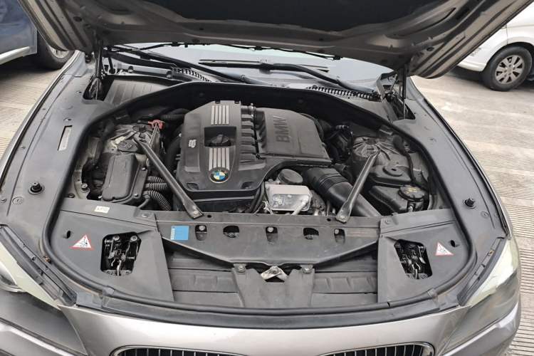 Used BMW 7 Series 2009 740Li Leading Model Engine Bay