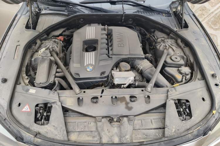 Used BMW 7 Series 2009 740Li Leading Model Engine Bay