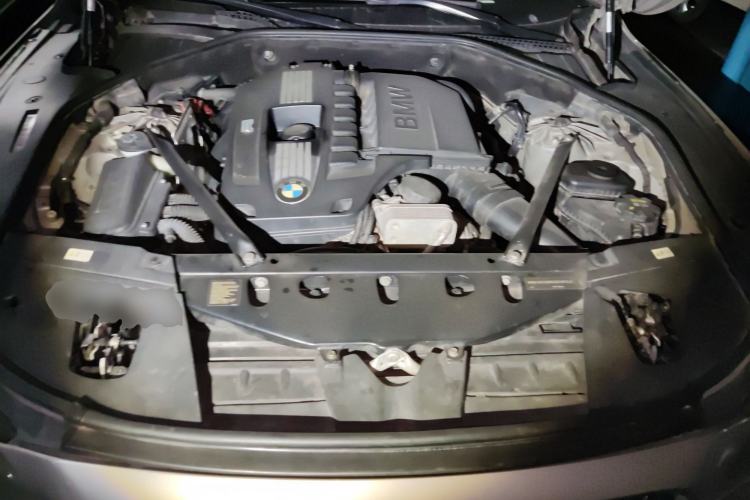 Used BMW 7 Series 2009 740Li Leading Model Engine Bay