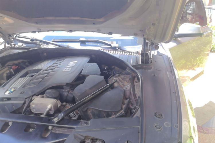 Used BMW 7 Series 2009 730Li Luxury Model Engine Bay Left
