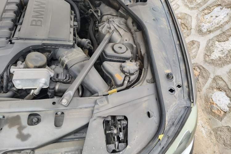 Used BMW 7 Series 2009 740Li Leading Model Engine Bay Left