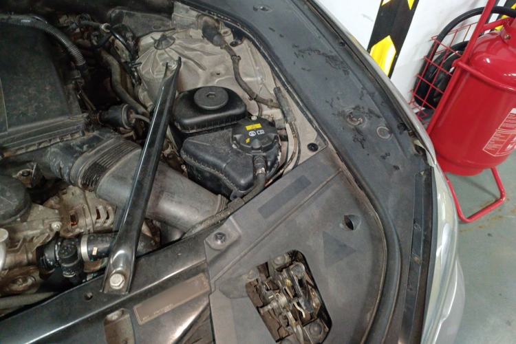 Used BMW 7 Series 2009 740Li Leading Model Engine Bay Left