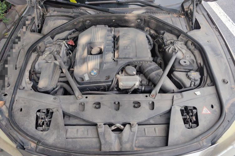 Used BMW 7 Series 2009 740Li Leading Model Engine Bay