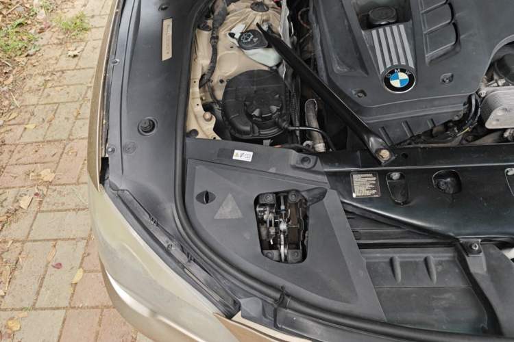 Used BMW 7 Series 2009 730Li Luxury Model Engine Bay Right