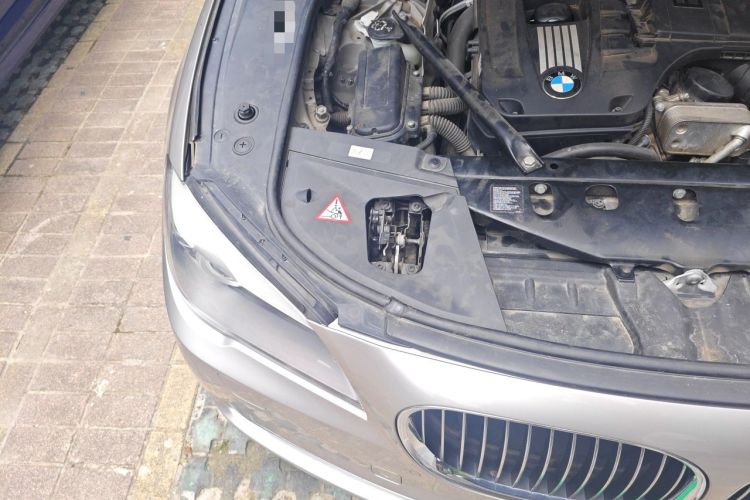 Used BMW 7 Series 2009 740Li Leading Model Engine Bay Right