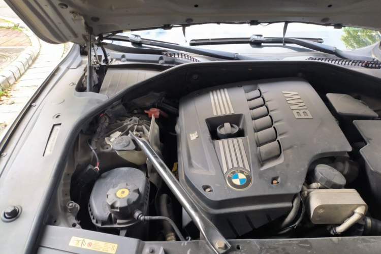 Used BMW 7 Series 2009 730Li Luxury Model Engine Bay Right