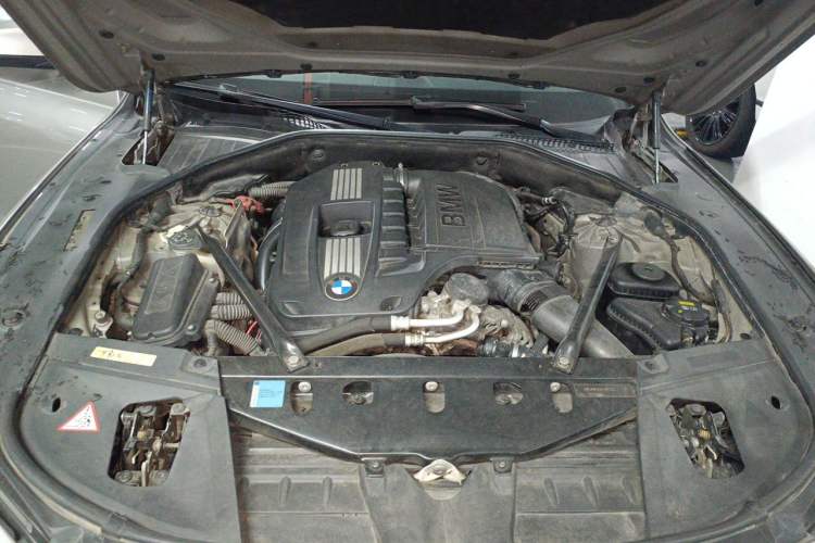 Used BMW 7 Series 2009 740Li Leading Model Engine Bay
