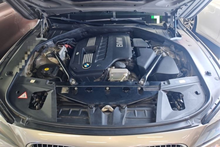 Used BMW 7 Series 2009 730Li Leading Model Engine Bay
