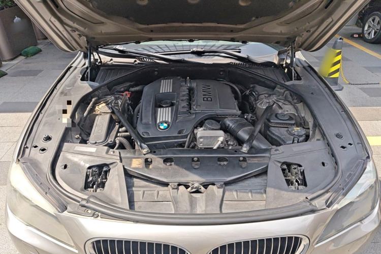Used BMW 7 Series 2009 740Li Leading Model Engine Bay