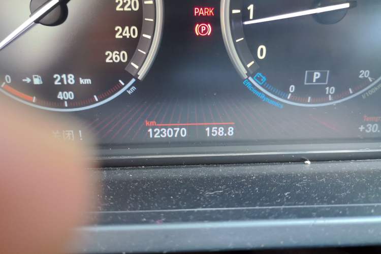 Used BMW 7 Series 2009 730Li Luxury Model Odometer Close Up