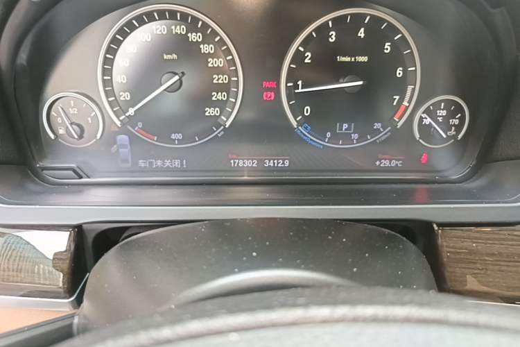 Used BMW 7 Series 2009 740Li Luxury Model Odometer Close Up