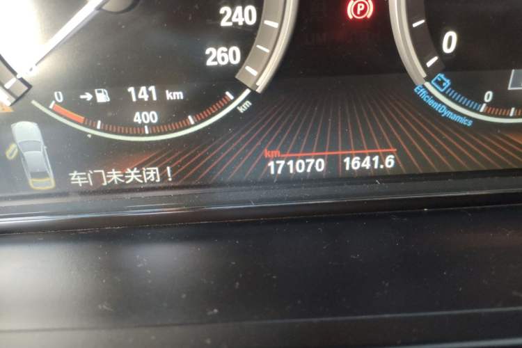 Used BMW 7 Series 2009 730Li Luxury Model Odometer Close Up