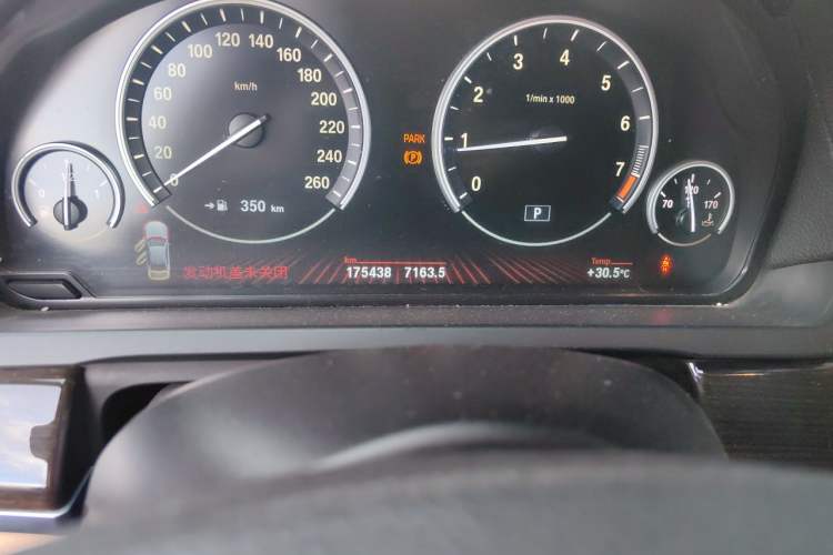 Used BMW 7 Series 2009 740Li Leading Model Odometer Close Up