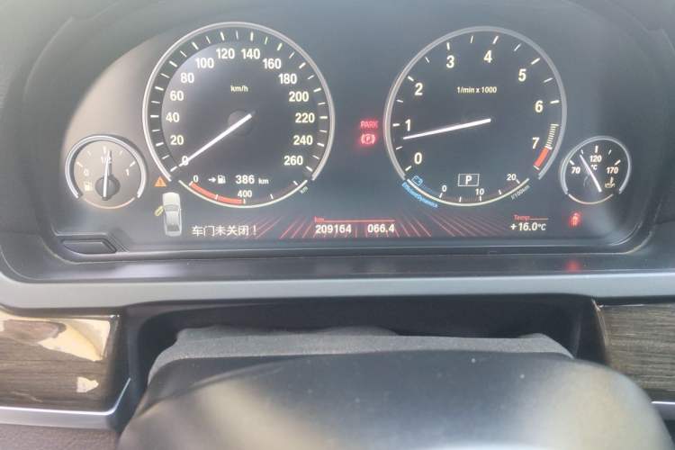Used BMW 7 Series 2009 730Li Luxury Model Odometer Close Up