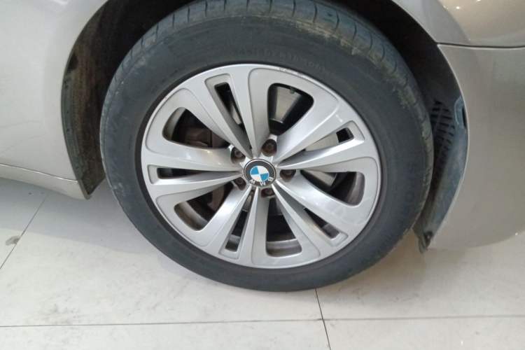 Used BMW 7 Series 2009 730Li Luxury Model Right Front Wheel Hub