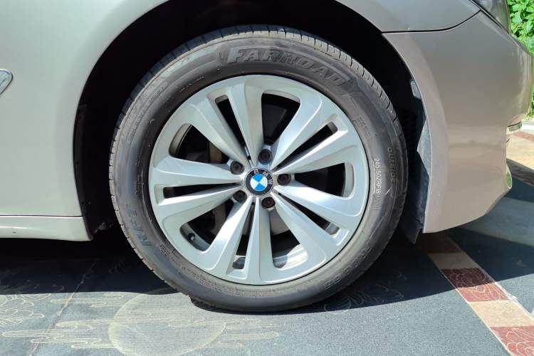Used BMW 7 Series 2009 730Li Luxury Model Right Front Wheel Hub