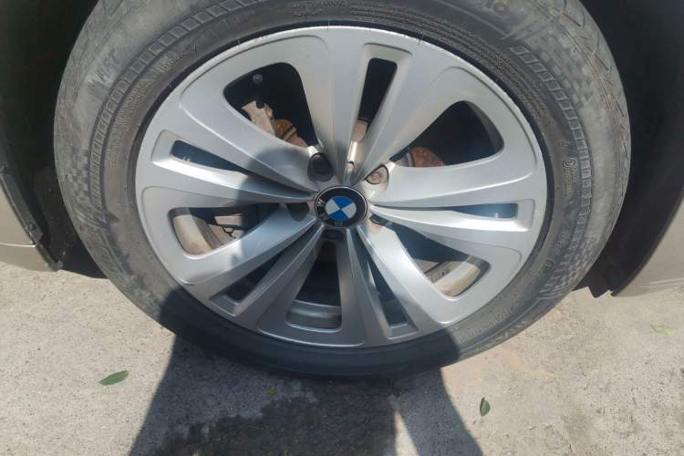 Used BMW 7 Series 2009 730Li Luxury Model Right Front Wheel Hub
