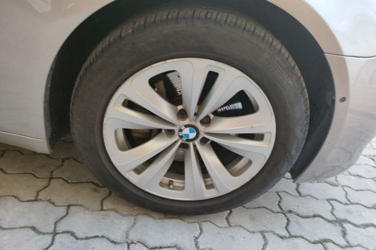 Used BMW 7 Series 2009 730Li Luxury Model Right Front Wheel Hub