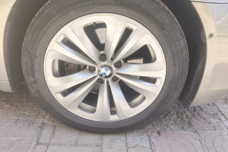 Used BMW 7 Series 2009 730Li Luxury Model Right Front Wheel Hub