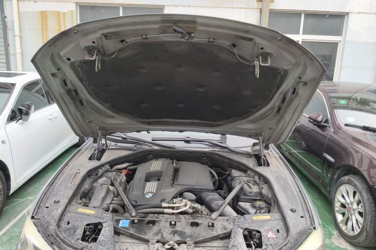 Used BMW 7 Series 2009 740Li Leading Model Engine Bay