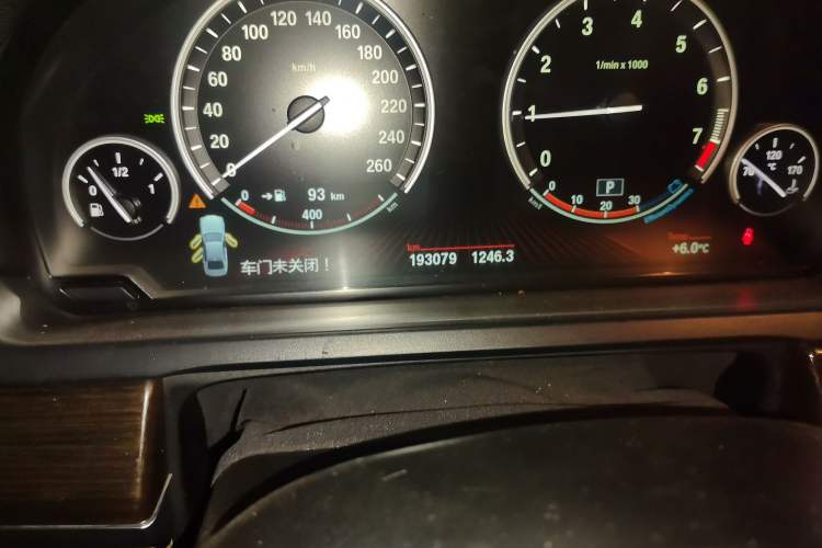 Used BMW 7 Series 2009 730Li Luxury Model Odometer Close Up