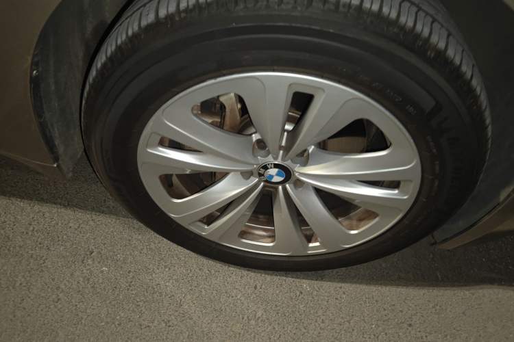Used BMW 7 Series 2009 730Li Leading Model Right Front Wheel Hub