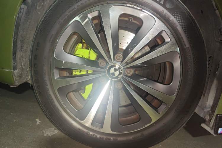 Used BMW 7 Series 2009 730Li Luxury Model Right Front Wheel Hub