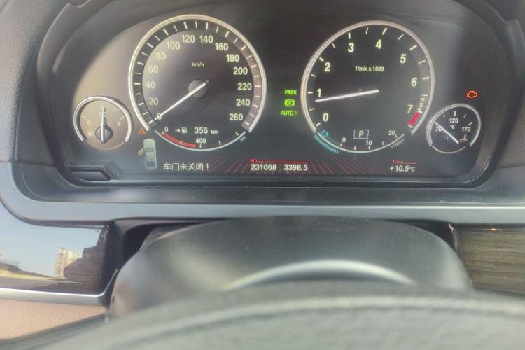 Used BMW 7 Series 2009 730Li Luxury Model Odometer Close Up
