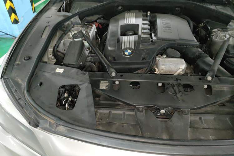 Used BMW 7 Series 2009 740Li Leading Model Engine Bay Right