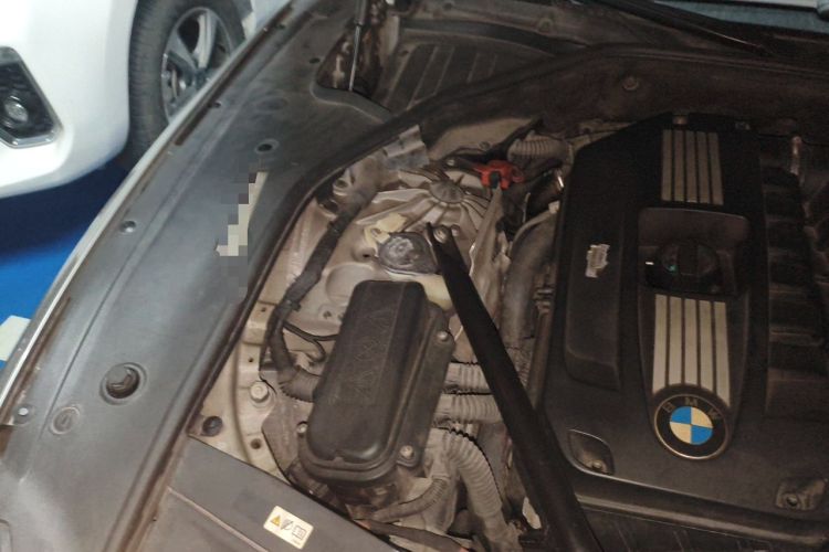 Used BMW 7 Series 2009 740Li Leading Model Engine Bay Right