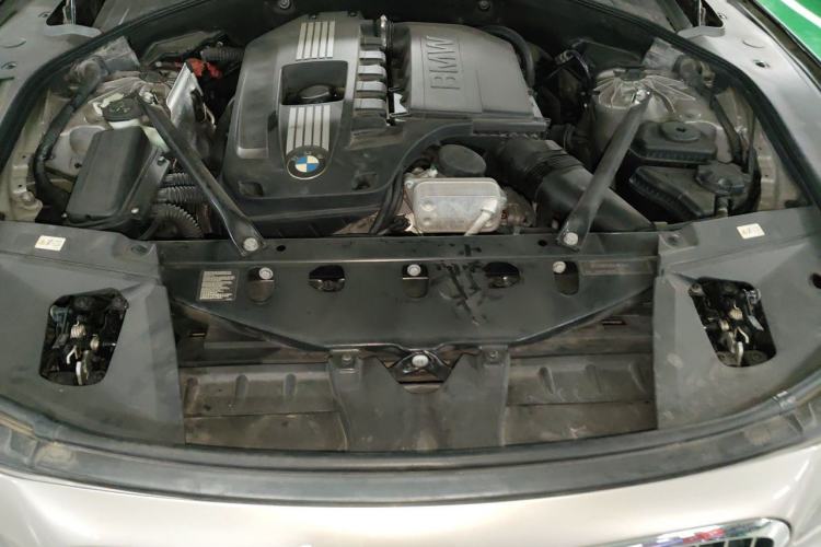 Used BMW 7 Series 2009 740Li Leading Model Engine Bay