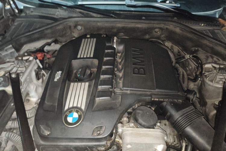 Used BMW 7 Series 2009 740Li Leading Model Engine Bay