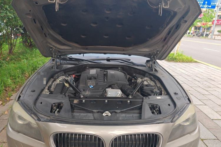 Used BMW 7 Series 2009 740Li Leading Model Engine Bay