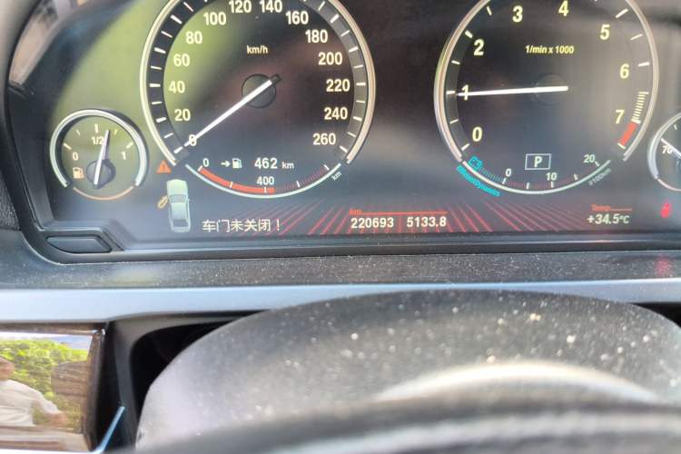 Used BMW 7 Series 2009 730Li Leading Model Odometer Close Up