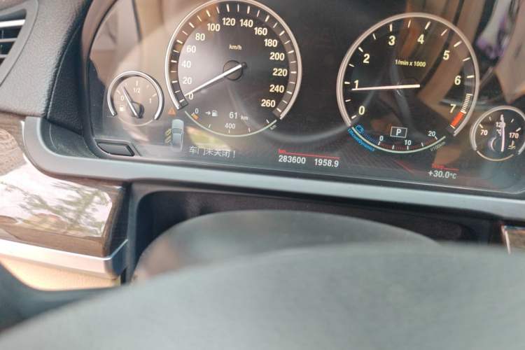 Used BMW 7 Series 2009 740Li Leading Model Odometer Close Up