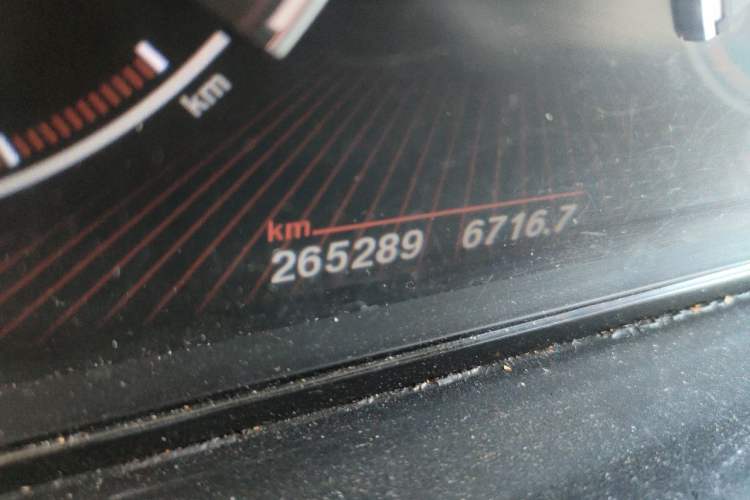 Used BMW 7 Series 2009 730Li Leading Model Odometer Close Up