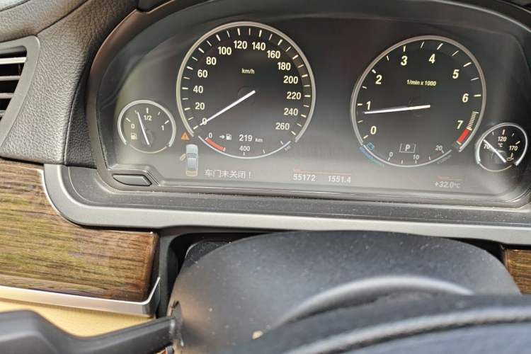 Used BMW 7 Series 2009 730Li Luxury Model Odometer Close Up