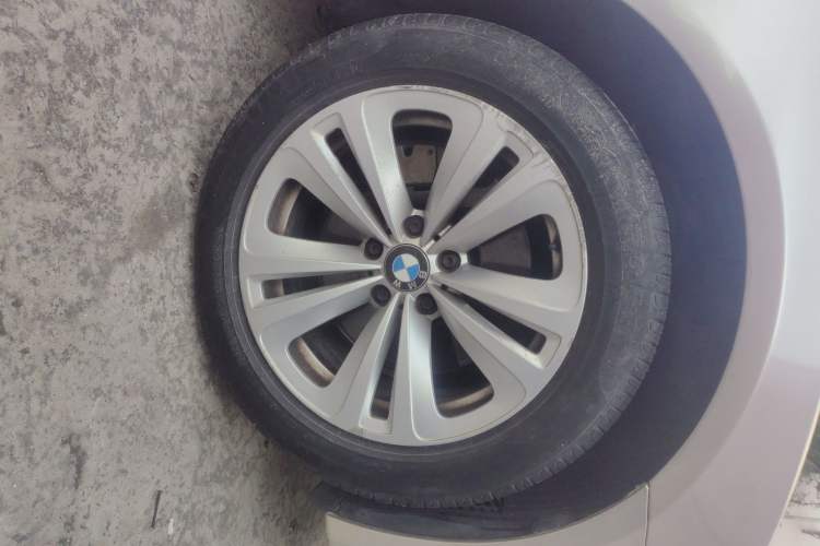 Used BMW 7 Series 2009 730Li Luxury Model Right Front Wheel Hub