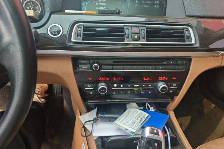 Used BMW 7 Series 2009 740Li Luxury Model Audio And AC Panel