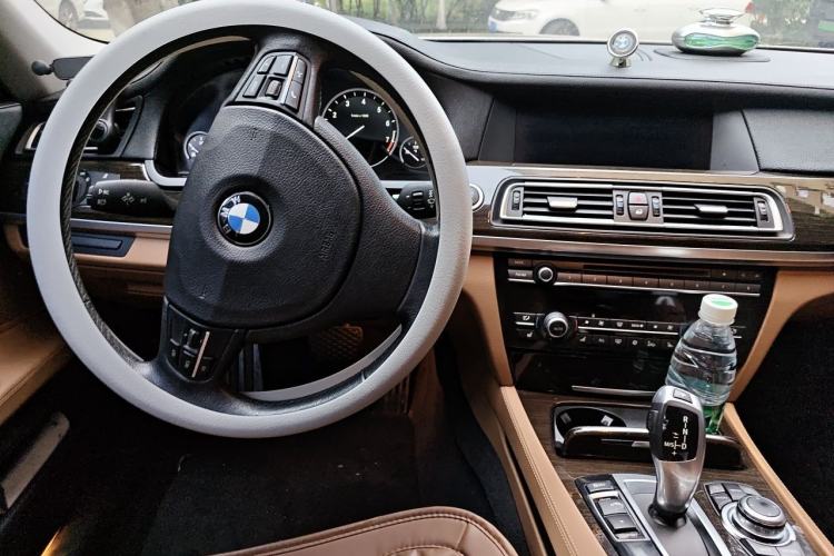 Used BMW 7 Series 2009 740Li Luxury Model Center Console