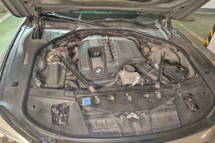 Used BMW 7 Series 2009 740Li Leading Model Engine Bay
