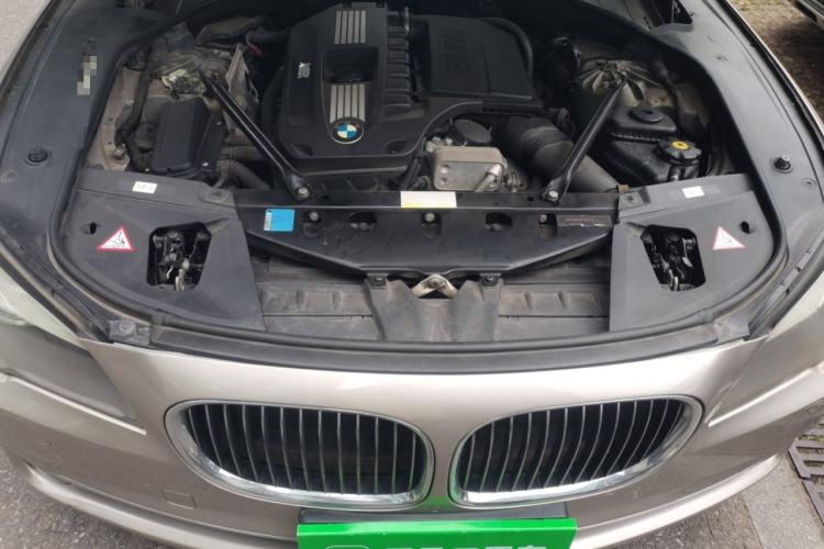Used BMW 7 Series 2009 740Li Leading Model Engine Bay