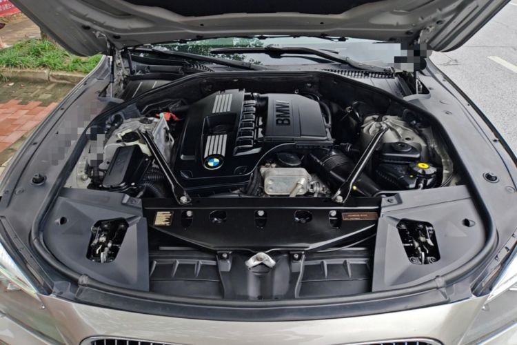 Used BMW 7 Series 2009 740Li Leading Model Engine Bay