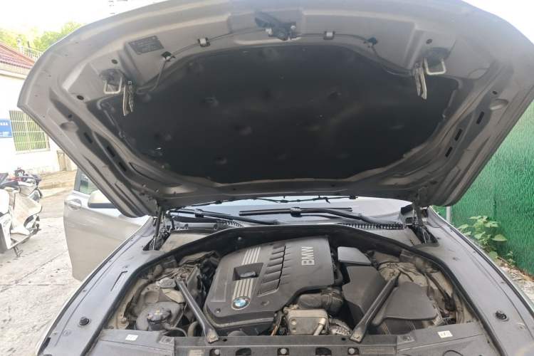 Used BMW 7 Series 2009 730Li Luxury Model Engine Bay