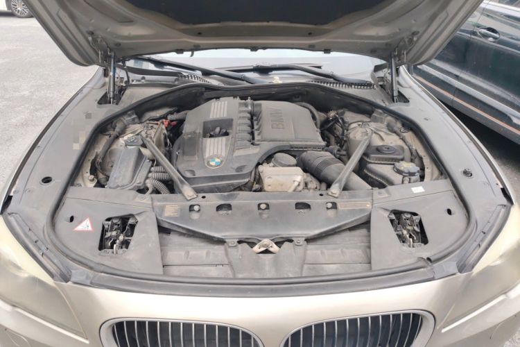 Used BMW 7 Series 2009 740Li Leading Model Engine Bay