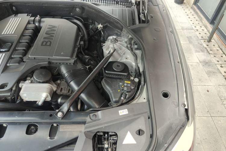 Used BMW 7 Series 2009 740Li Leading Model Engine Bay Left
